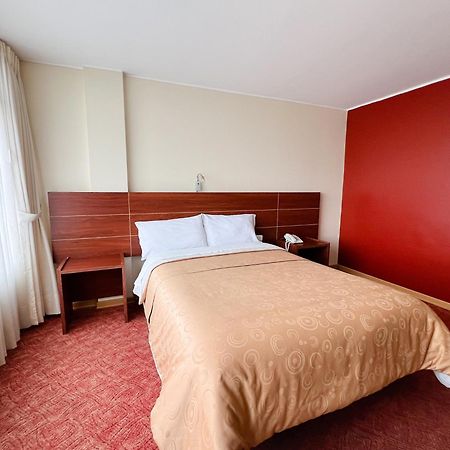 Hotel Flor De Los Andes Tulcan Bagian luar foto