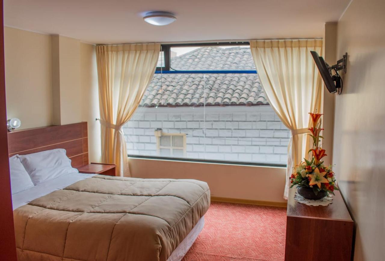 Hotel Flor De Los Andes Tulcan Bagian luar foto